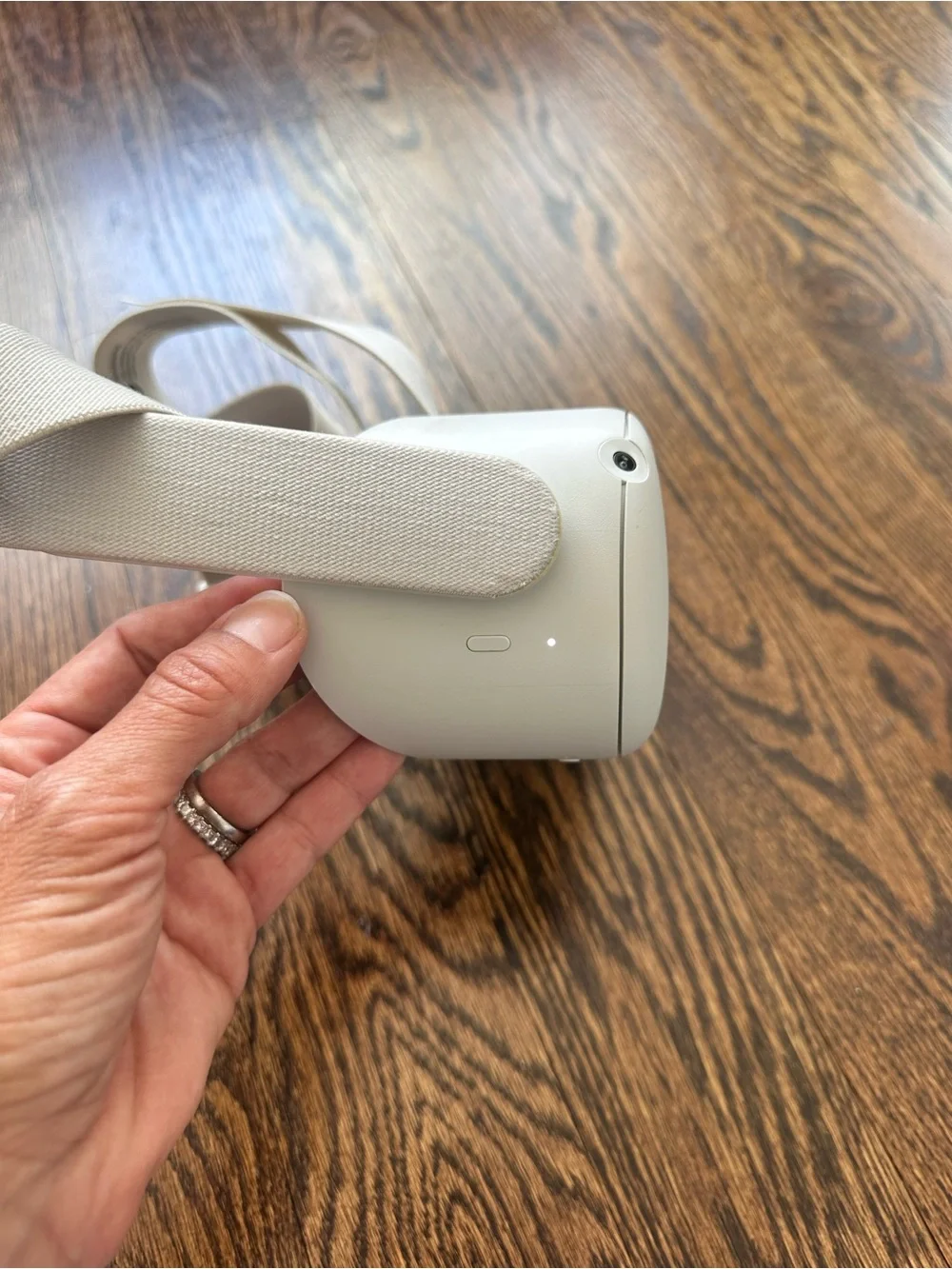 Oculus White VR Headset with Black Foam Face Cushion